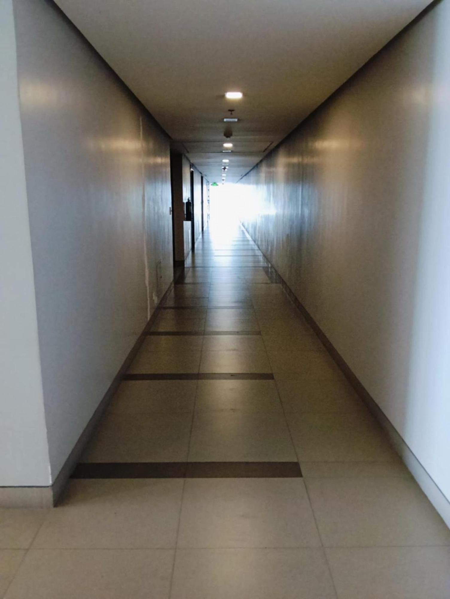 81 Newport Boulevard Cluster 4 - 8F Across Naia Airport, Terminal 3 Pasay Exterior foto